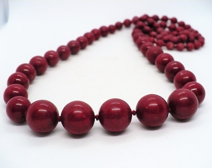 Red Jade Graduated Bead Necklace 32 inch