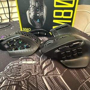 Mouse da gioco RGB ergonomico con livelli DPI regolabili