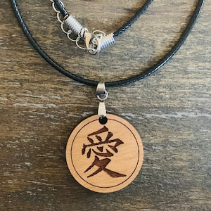 Kanji Love Japans hardhout gegraveerde hanger ketting Kanji liefdessymbool bedelkettingKanji cadeau