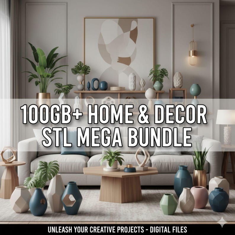 Puede incluir: Una escena de sala de estar con un sof&aacute;, una mesa de centro y varios jarrones decorativos en tonos azules, blancos y rosas. La imagen incluye el texto "100GB+ HOME & DECOR STL MEGA BUNDLE" y "UNLEASH YOUR CREATIVE PROJECTS - DIGITAL FILES".