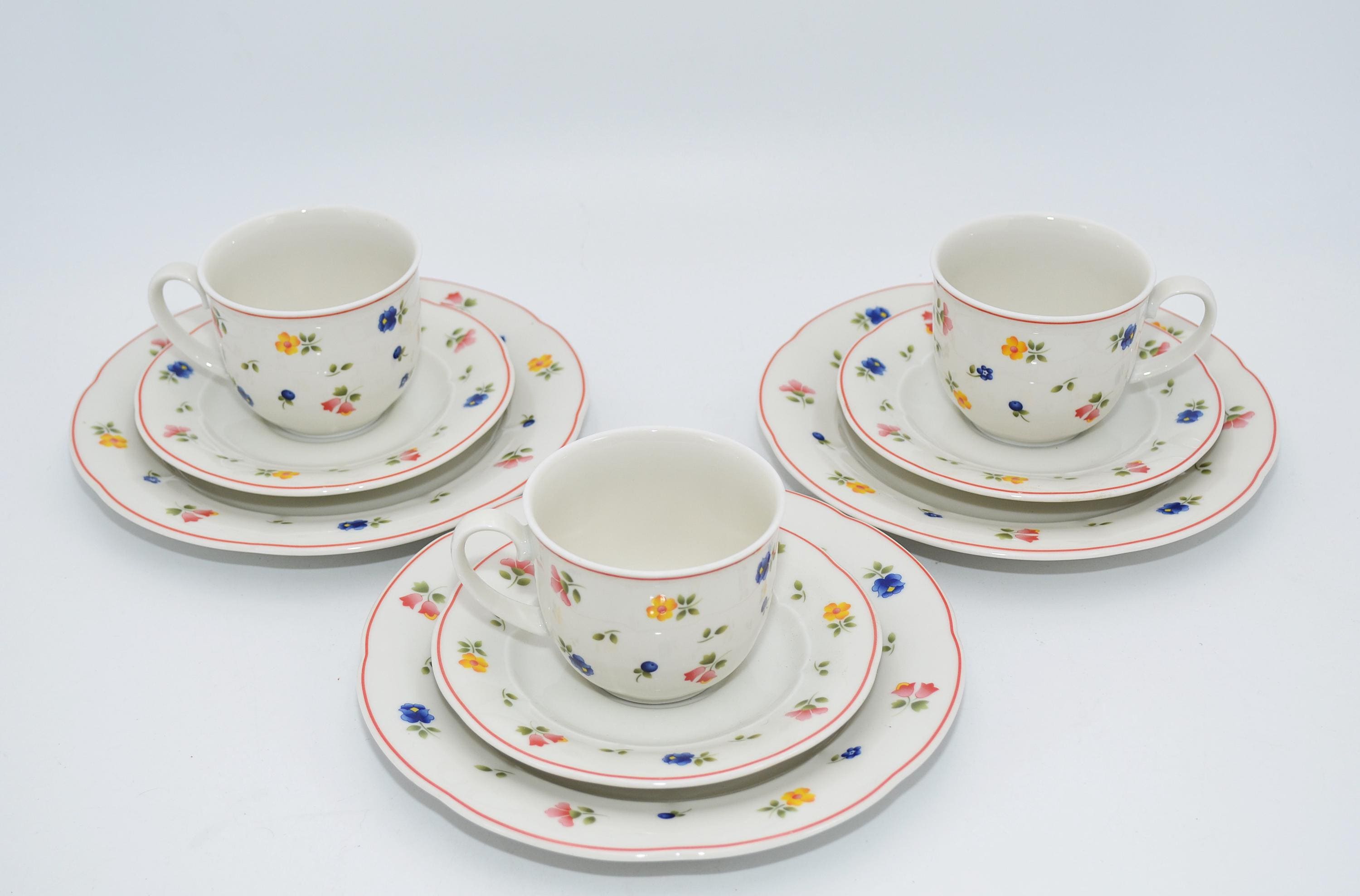 3 x TCM Tchibo Streublume roter Rand Kaffeegedecke 3tlg , TCM Tchibo Fleurs Bunt roter Rand Kaffeegeschirr für 3 , Blümchen Porzellan TCM