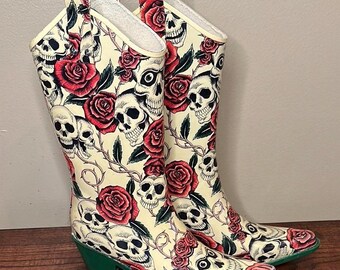 Botas de lluvia y jardinería estilo vaquero Nomad con calavera y rosa para mujer