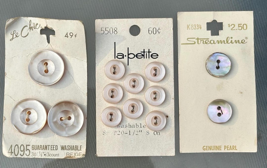 Lot Vintage De 3 Cartes De Vente Streamline – Boucles Et Boutons, Thème Steampunk