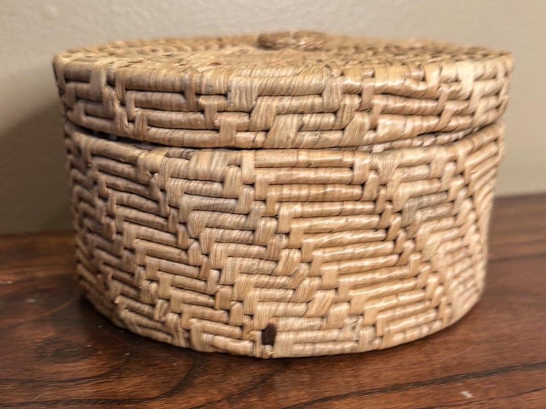 ナチュラルウッド編み込みバスケット ウッドチップ＆ラタンミックス編み 内布付き持ち歩きコスメ収納