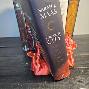 Lehabah Fire Sprite Figurine – Book Stand & Decor | Crescent City–Inspired 3D Print Bild 13