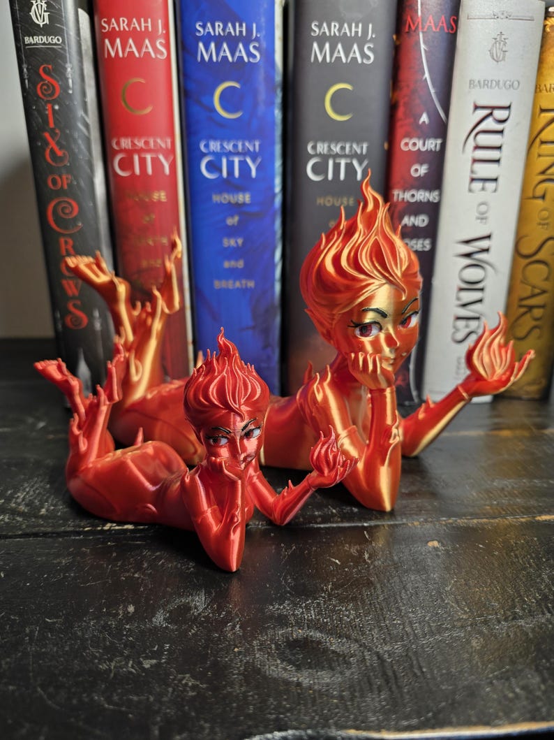 Lehabah Fire Sprite Figurine – Book Stand & Decor | Crescent City–Inspired 3D Print Bild 2