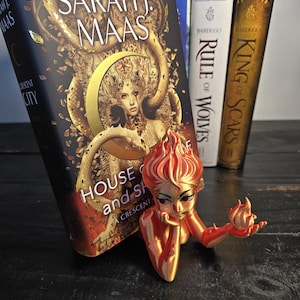 Lehabah Fire Sprite Figurine – Book Stand & Decor | Crescent City–Inspired 3D Print Bild 12