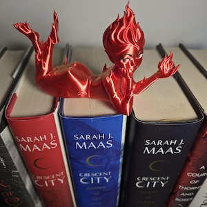Lehabah Fire Sprite Figurine – Book Stand & Decor | Crescent City–Inspired 3D Print Bild 9