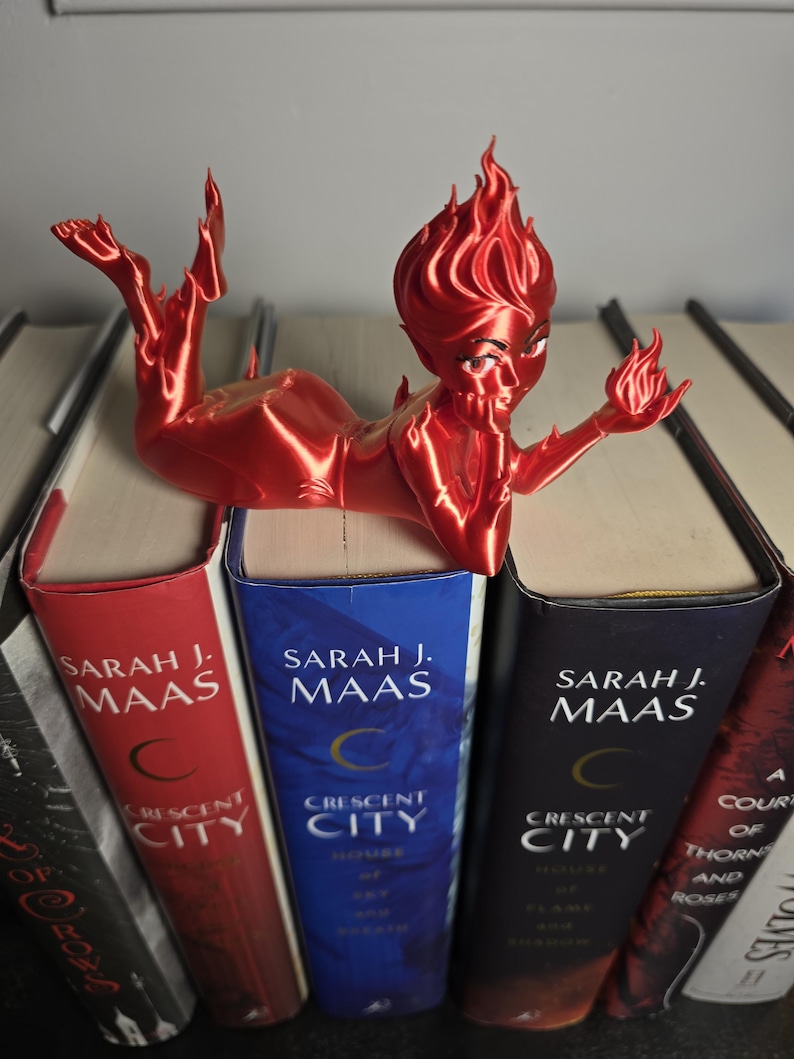 Lehabah Fire Sprite Figurine – Book Stand & Decor | Crescent City–Inspired 3D Print Bild 9