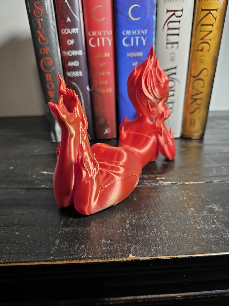 Lehabah Fire Sprite Figurine – Book Stand & Decor | Crescent City–Inspired 3D Print Bild 7