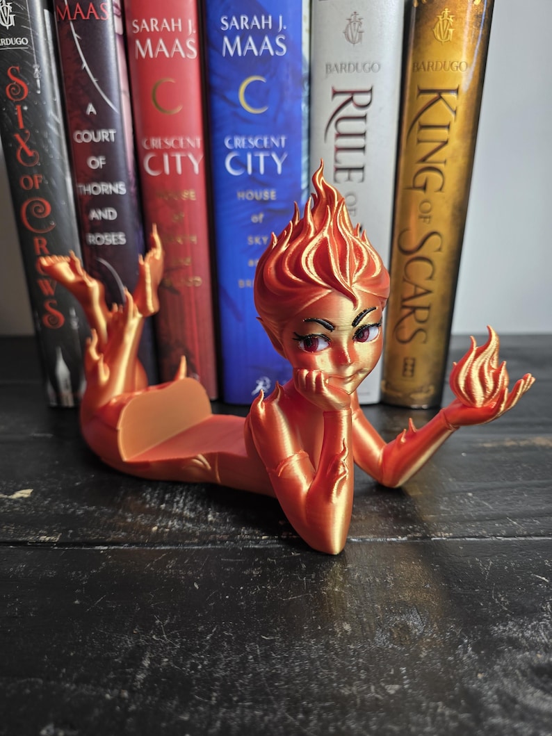 Lehabah Fire Sprite Figurine – Book Stand & Decor | Crescent City–Inspired 3D Print Bild 11