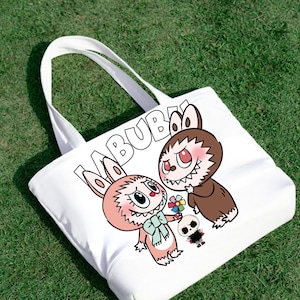 ラブブのカップルデザインSVG、ツインラブブPNG、ラブブ昇華、ラブブトートデザイン、モンスターキャラクター、SVGカットファイル、即時ダウンロード