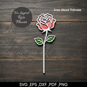 Pode incluir: Uma flor de rosa de madeira de duas camadas com 2 mm de espessura. A rosa é vermelha e branca, com folhas verdes. O texto "Two Layerd Rose Flower" está num círculo. A imagem também inclui o texto "SVG, EPS, DXF, PDF, PNG".