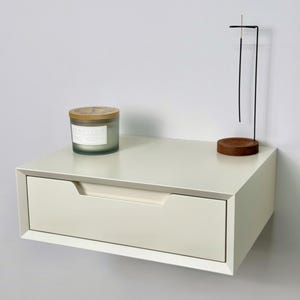 Mesa de cabeceira flutuante – Mesa de cabeceira minimalista de parede, prateleira de MDF pintado, armazenamento de quarto feito à mão, ideia de presente moderna