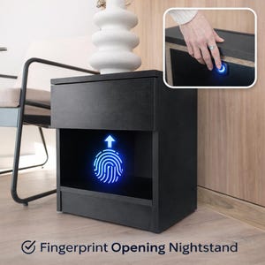 Pode incluir: Mesa de cabeceira preta com gaveta e prateleira aberta. A mesa de cabeceira possui um sensor de impressão digital com um ícone de impressão digital azul brilhante. O texto "Fingerprint Opening Nightstand" está na parte inferior da imagem.