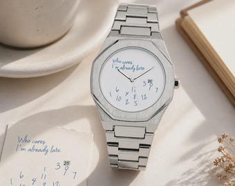 Relógio minimalista octogonal, mostrador divertido com a frase "Quem se importa se eu estiver atrasado?", movimento de quartzo, pulseira de aço inoxidável.