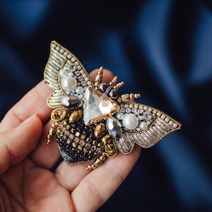Big Brooch Bee Big - Embroidered Gand brooch and Modern brooch. Beaded Brooch, Vintage Brooch. Gift for Mom, grandma, sister, girlfriend