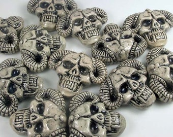 10 Large Skull with Horns Beads - LG425