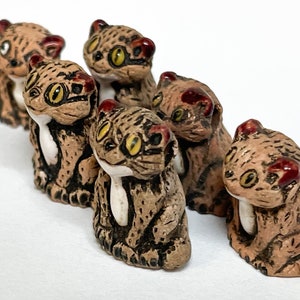 10 Medium Brown Kitty Beads - LG35