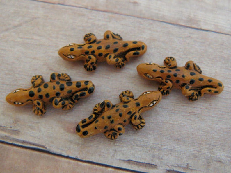 10 Tiny Tan Gecko Beads CB54 | Etsy