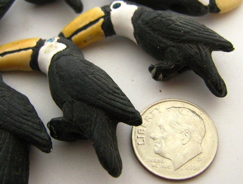 LG161 4 Large Toucan Beads