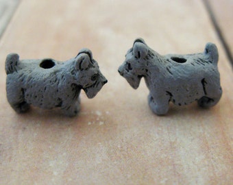 10 Tiny Grey Scotty Dog Beads - CB150