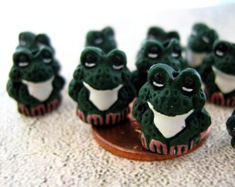 20 Tiny Frog Beads - Dark Green - CB72