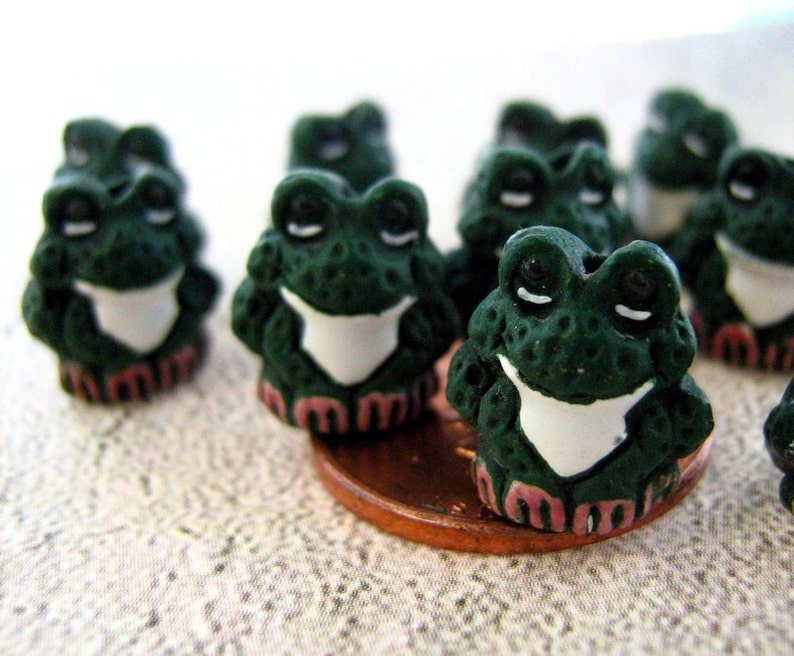 CB72 10 Tiny Frog Beads dark green