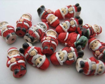 10 Tiny Santa Beads - CB22