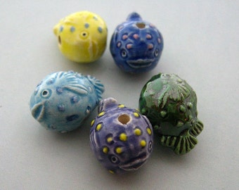 20 Tiny Blowfish Beads - CB379M