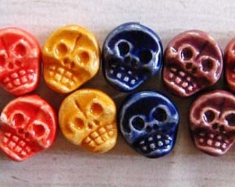 10 Skull Beads - flat mixed colors - CB623