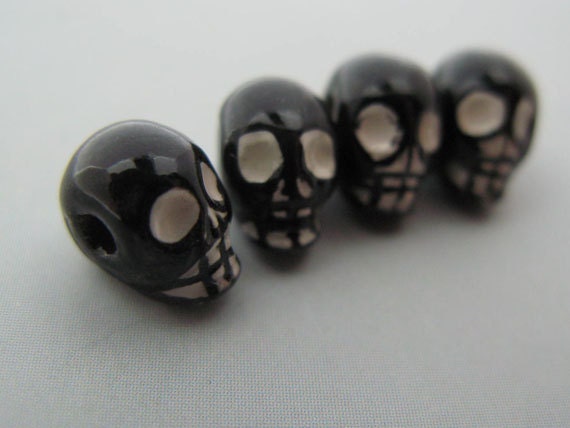 Black skull beads deals