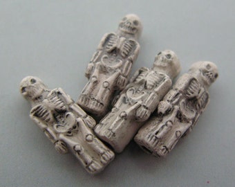 5 Small Skeleton Beads - white - CB531