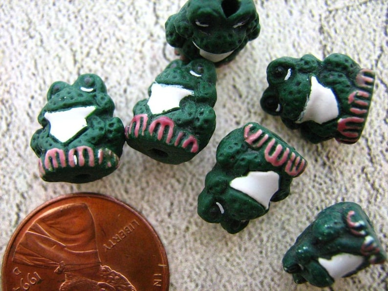 CB72 10 Tiny Frog Beads dark green