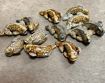 20 Tiny Tan Koi Fish Beads - CB306TAN