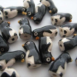10 Tiny Penguin Beads - CB25