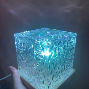Würfel-Projektor Ocean Wave - Lampe LED Aura 16 Farben mit efets Leuchtkraft apaisants für die Entspannung und die Dekoration innen