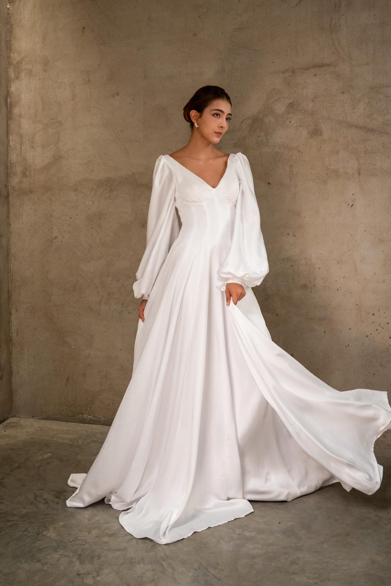Satijnen trouwjurk met lange mouwen EMILIA, bruidsjurk met open achterkant, trouwjurk met pofmouwen, minimalistische schakingsjurk, klassieke bruidsjurk afbeelding 9