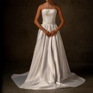 Set wedding corset and long skirt, Two piece wedding corset, Satin Corset and Maxi Skirt, Luxury Bridal Corset with 3D Lace, Seraphine set