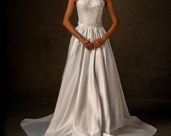 Set wedding corset and long skirt, Two piece wedding corset, Satin Corset and Maxi Skirt, Luxury Bridal Corset with 3D Lace, Seraphine set