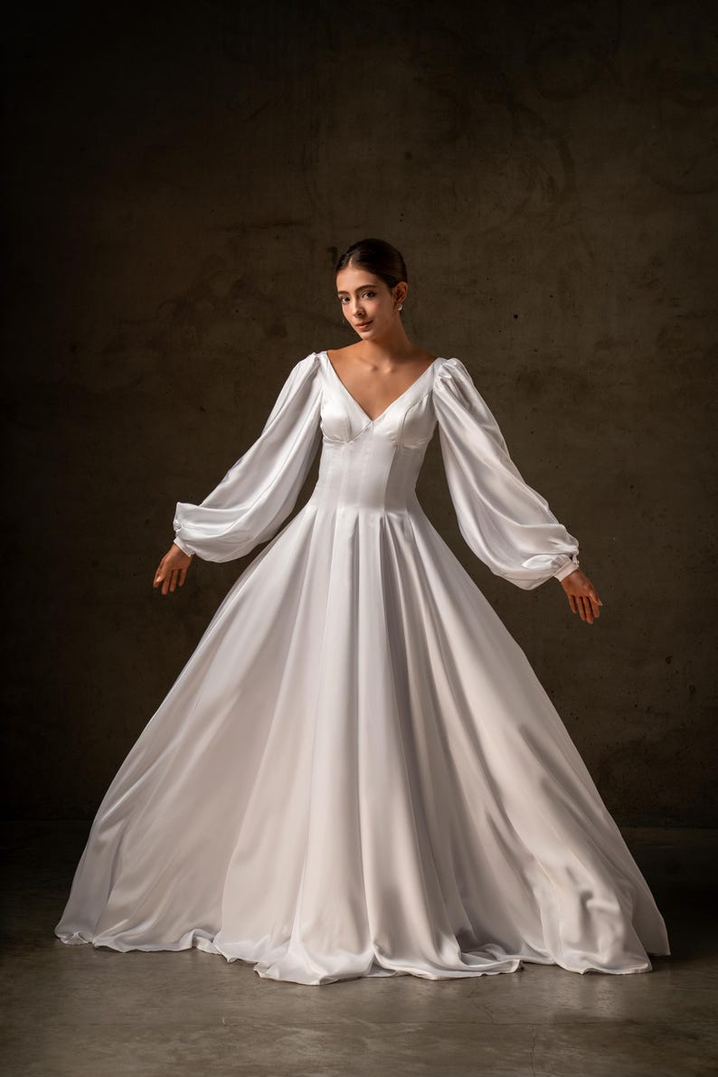 Satijnen trouwjurk met lange mouwen EMILIA, bruidsjurk met open achterkant, trouwjurk met pofmouwen, minimalistische schakingsjurk, klassieke bruidsjurk afbeelding 7
