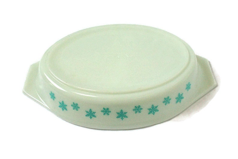 Vintage Pyrex Covered Serving Dish    Snowflake Divided Casserole    One and One Half Quart    Collectible Pyrex    Turquoise Kitchen