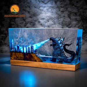 Handmade Godzilla Resin Lamp – Light-Up City Diorama with Monster Battle Scene, Epoxy Night Light, Unique Kaiju Decor, Wooden Base Desk Lamp