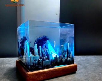 Lampe diorama Godzilla faite main, lampe de combat de la ville de Kaiju en résine, lampe de nuit monstre époxy avec base en bois, cadeau déco de bureau, cadeau pour lui