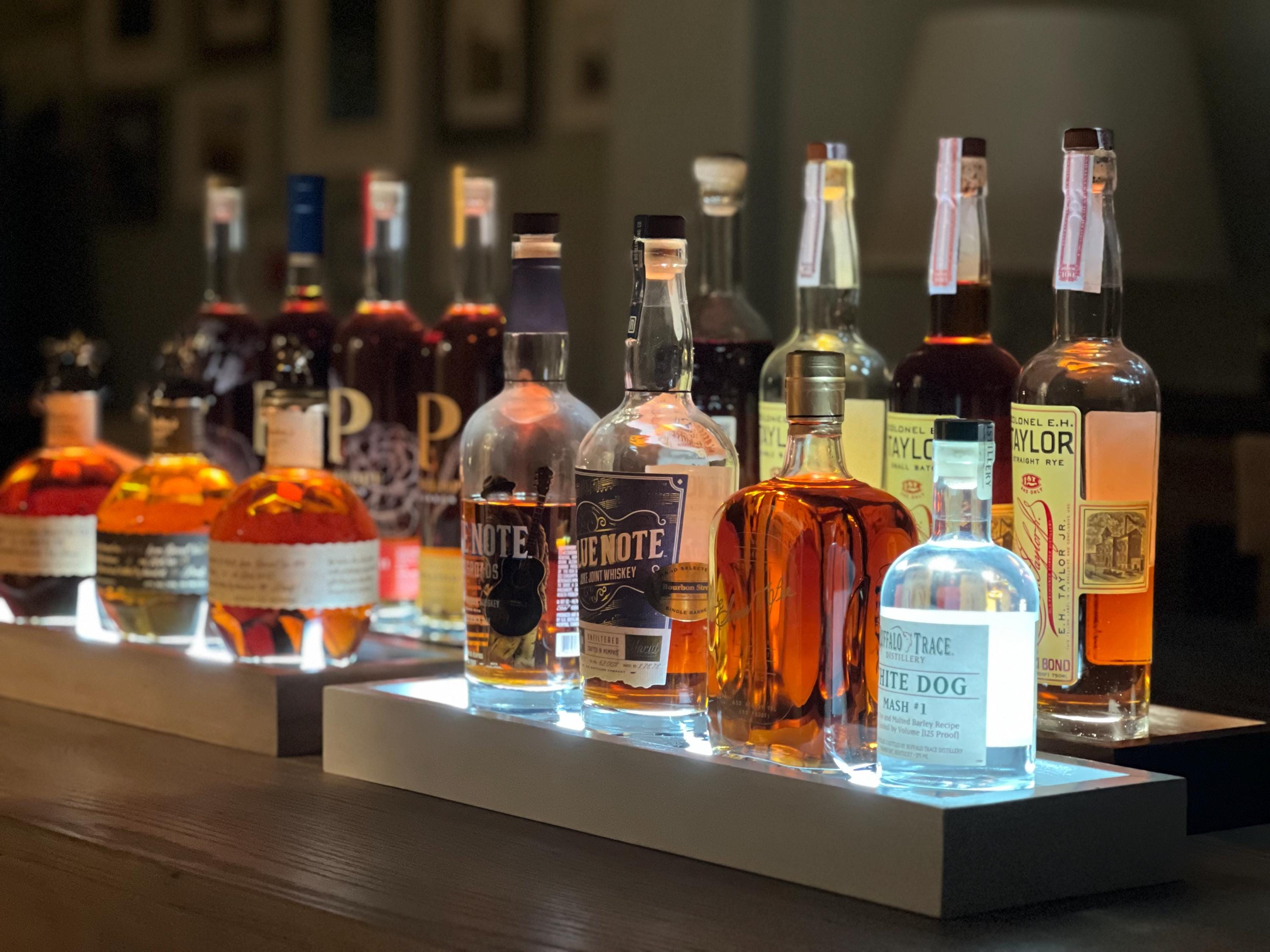 Whiskey bottle stand - Etsy 日本