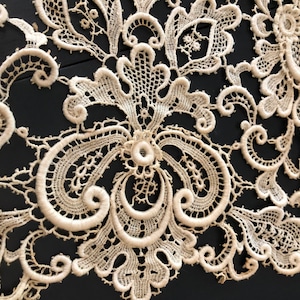 Antique Point de Venise Lace Capelet, Ivory Bridal Collar, Schiffli Floral Motifs image 8