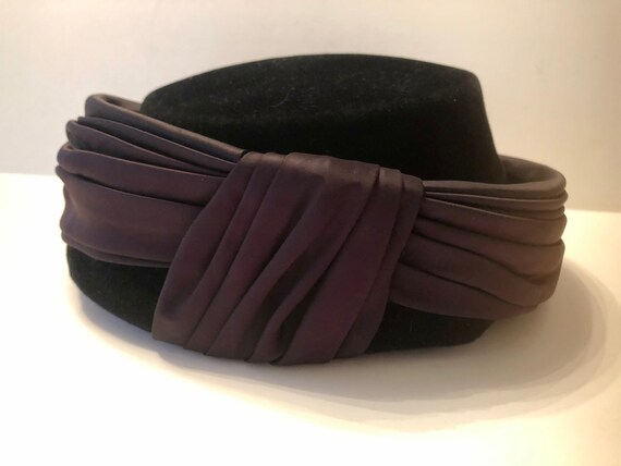 50's Pillbox Hat Velvet and Satin, Original Dajon… - image 2