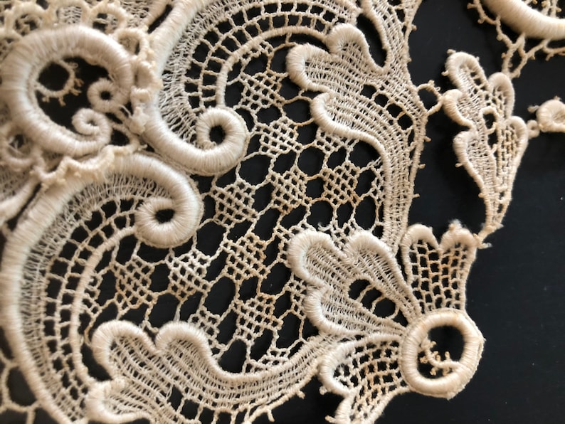 Antique Point de Venise Lace Capelet, Ivory Bridal Collar, Schiffli Floral Motifs image 6