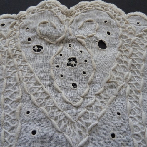 Hearts Centerpiece, Coronation Cord, Hand shops Embroidered, Wedding