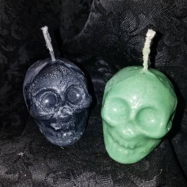 Mini Skull candle:tiny,small,Halloween,Samhain,ancestor worship,wicca,witch,Celtic,pagan,voodoo,hoodoo,santaria,luciferian,feed the dead
